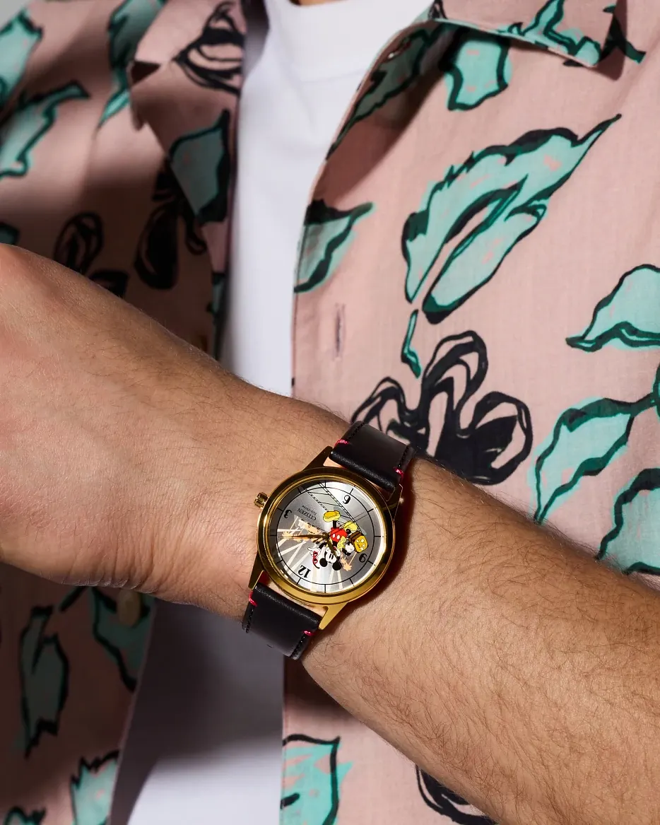 Mickey Mouse Takes Hollywood Silver-Tone Dial Leather Strap FE7063